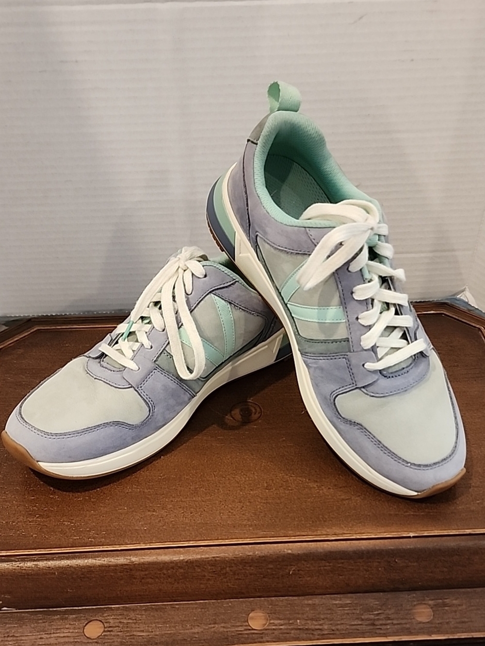 Women's 8.5 M Vionic Rechelle Gray Turquoise Leather Sneakers Shoes Lace-Up
